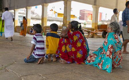 The Indian family can sit outside or relax inner temple shrineのeditorial素材