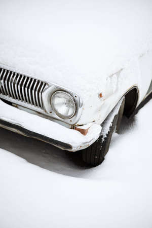 car with snow cover のeditorial素材