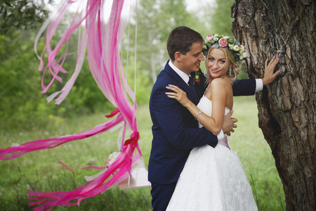The bride and groom at the treeの写真素材