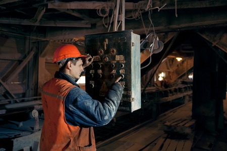 operating mines in the helmet presses a button on the remote control of the conveyor