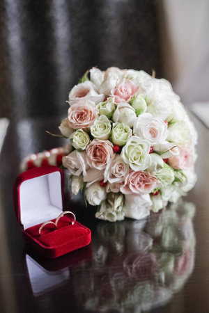 Wedding bouquet of roses and two wedding rings 1の写真素材