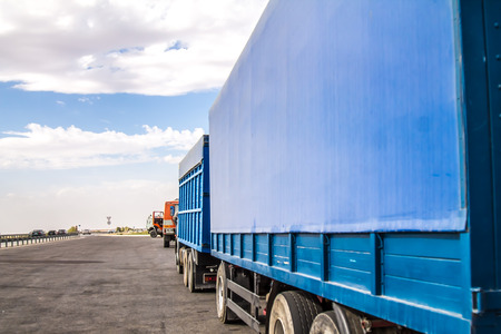 Closed box truck