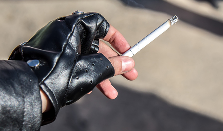 Cigarette in woman's handの写真素材