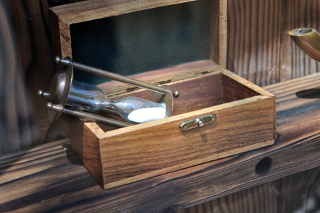 Hourglass on old brown vintage wooden boxの写真素材