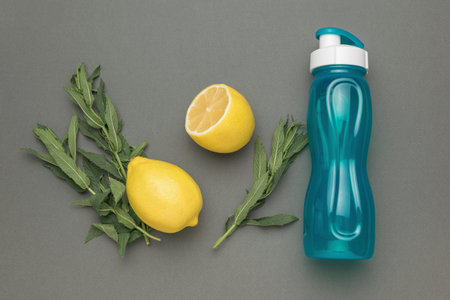 Healthy Hydration: Lemon and Mint Infused Water with Blue Bottle on Textured Backgroundの写真素材