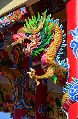 Chinese style dragon statue on the rooftop of templeの写真素材