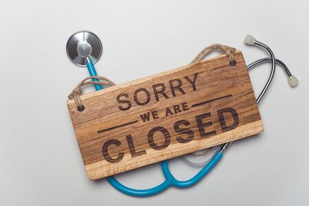 wood closed sign board on stetroscopeの写真素材