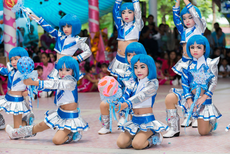 LOP BURI, THAILAND - OCTOBER 7, 2016 : Unidentified Children cheerleaders in annual sports day on October 7, 2016 at Lop Buri  Province,Thailand.のeditorial素材
