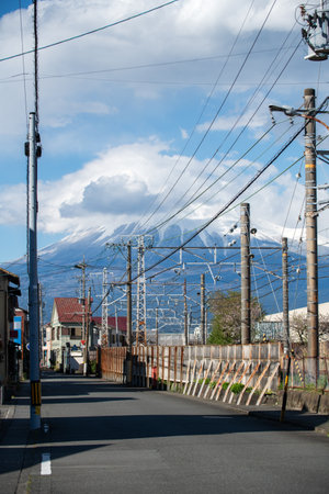 A Quiet Street in Japan with Stunning Snowy Fuji Mountain Views on a Clear Day, SHIZUOKA, JAPANの写真素材