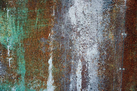 The surface of the steel plate is rusted