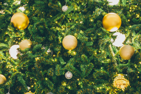 Decorated Christmas tree backgroundの写真素材