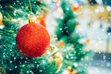Decorated Christmas tree backgroundの写真素材