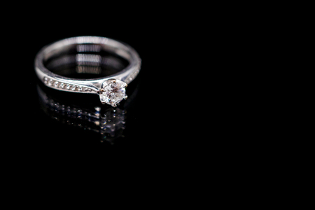 Close up Jewelry diamond ring on black background with reflectionの写真素材