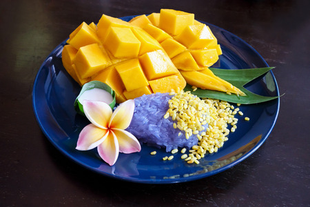 Ripe sweet mango with sticky rice, Traditional Thai dessertの写真素材