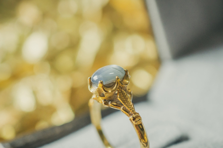 Vintage gold Jewelry blue sapphire ring in jewelry gift boxの写真素材