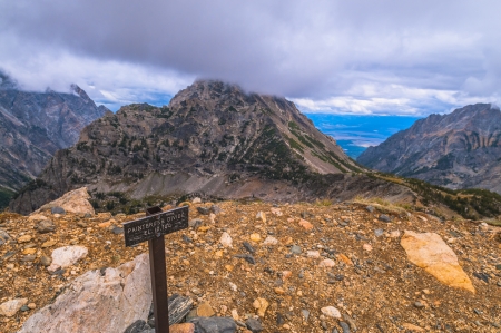 Mountain Pass between Paintbrush and Cascade Canyonの写真素材