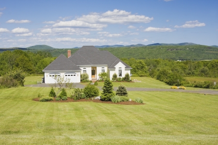 Modern ranch style house overlooking mountains のeditorial素材