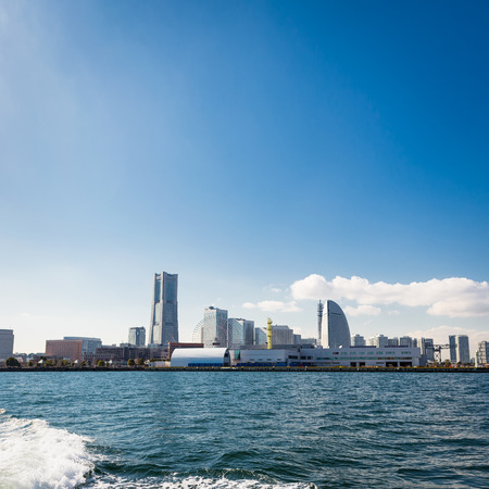Yokohama Skyline Captured from a Boat on a Sunny Dayのeditorial素材