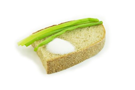 Sandwich a piece of bread with green onion and salt