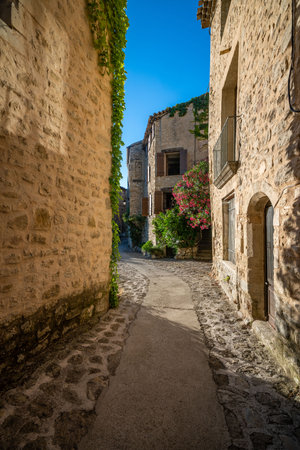 Charming Narrow Street in Provence, Franceの写真素材