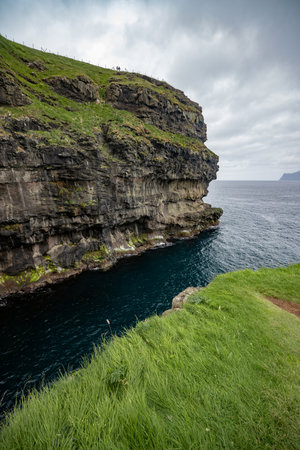 Stunning Cliffside View of the Faroe Islands in Late Summerの写真素材