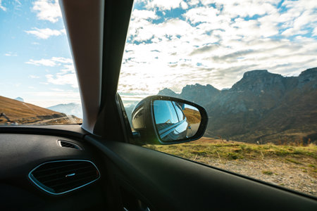 Scenic Alpine Drive: Capturing the Breathtaking Views of the Italian Alpsの写真素材