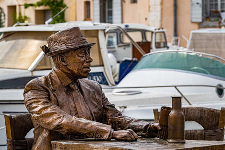 View of Martigues, district of the island, the Venice of Provence, welcome to Provence.のeditorial素材