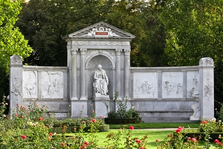 Memorial for austrian poet Franz Grillparzer in a central park in Viennaの写真素材