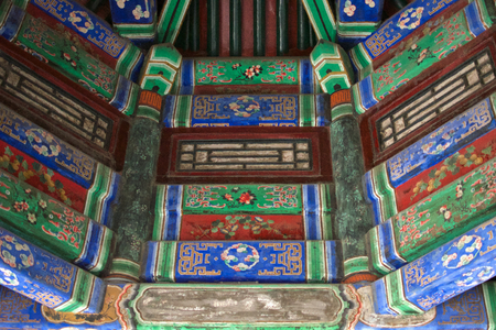 Traditional Chinese Writing And Ornamentation On The Ceiling Of A Building Within The Summer Palace In Beijingのeditorial素材