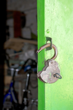Old unlocked padlock on the  doorの写真素材
