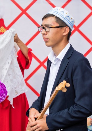Petropavlovsk, Kazakhstan - August 30, 2017: Kazakhstan marks Constitution Day. People in national costumes, holiday festivities.のeditorial素材