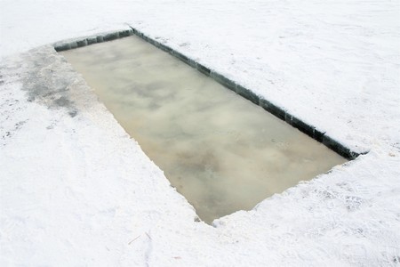 cross on the ice in winterの写真素材