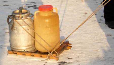 a barrel of water, winter, driven on a sledの写真素材