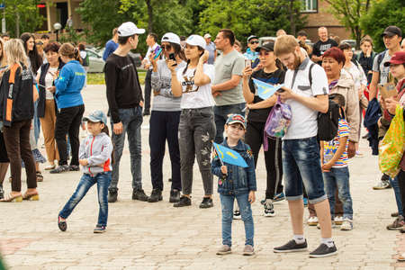 Petropavlovsk, Kazakhstan - June 4, 2019: Day of state symbols of the Republic of Kazakhstan. Holiday children and adults celebrate. Athletes and musicians in the park in the park.のeditorial素材