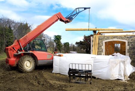 Installation of roof beams using a telescopic crane.