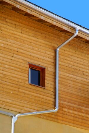 Channeling of water rain on a Chalet by gutters.