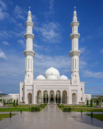 Negeri Sembilan, Malaysia - 18th September 2021 : Beautiful islamic architecture of Masjid Sri Sendayan the new and the biggest mosque in Seremban todateのeditorial素材