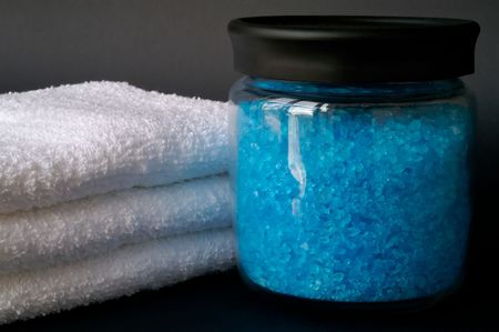 Blue bath salt and towels (3)の写真素材