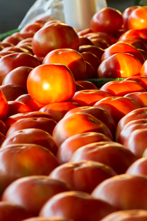 Red fresh tomatoes in a farmers marketの写真素材