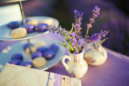 Table decoration in lavender flowers.の写真素材