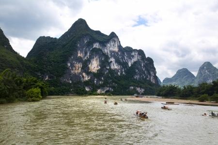 Beautiful Yu Long river Karst mountain landscape in Yangshuo のeditorial素材