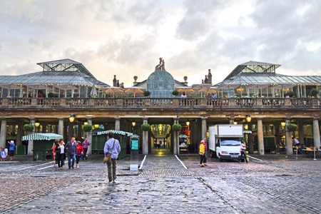 Covent Garden Market. One of the main London attractions, Covent Garden was for many years the main fruit and vegetables market in Londonのeditorial素材