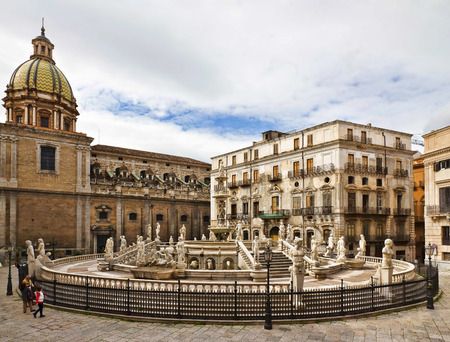 Palermo, Piazza Pretoria, also known as the Square of Shame, Piazza della vergognaのeditorial素材
