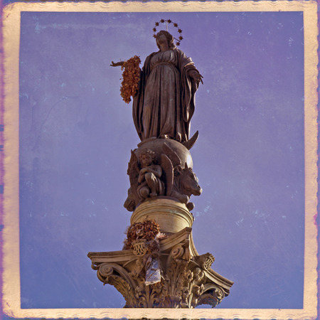 Column of the Immaculate Conception is a nineteenth-century monument in central Rome, located in what is called Piazza Mignanelli, but is only the south west extension of Piazza di Spagnaの写真素材
