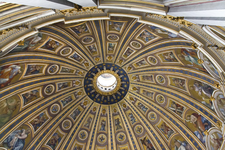 The cupola of the St. Peter's Basilica, St. Peter's Square, Vatican City. Indoor interior.のeditorial素材
