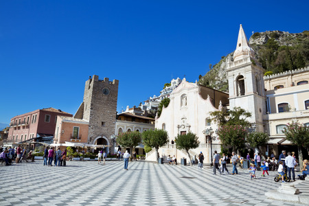 TAORMINA, SICILY, November 3, 2012: Tourists walking in Taorminaのeditorial素材