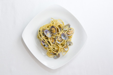 Spaghetti with fresh clams, garlic and parsley, focus selectedの写真素材