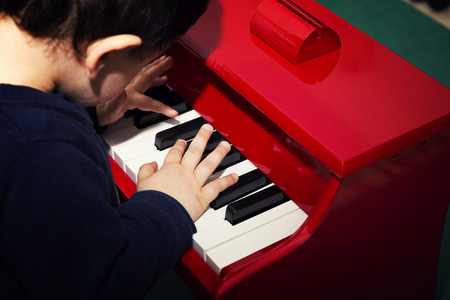 Close up of a child who plays the pianoの写真素材