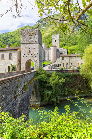 San Vittore alle Chiuse. Roman Catholic abbey and church. The edifice is known from the year 1011. Ponte Romano. Roman bridge over a small river. Italy. Marche. Ancona.のeditorial素材
