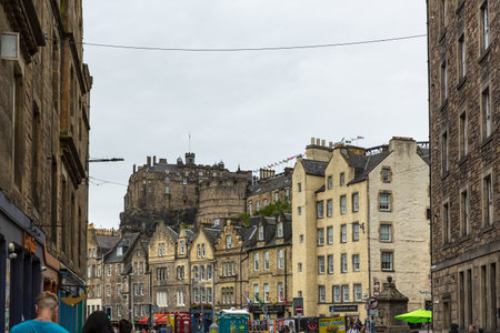 EDINBURGH, SCOTLAND 2022, August 21: Edinburgh street views, old town. People walking on the road. Edinburgh International Festivalのeditorial素材